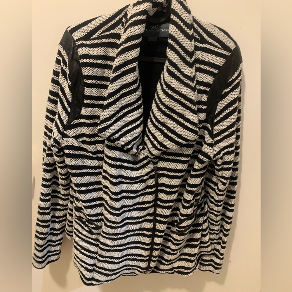 Tart Collections Knit so Lrge side zip jacket w/leather details. Worn 3x.